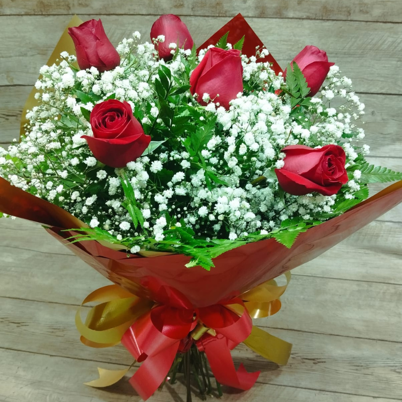 Buquê Tradicional com 6 Rosas Vermelhas + Ferrero Rocher